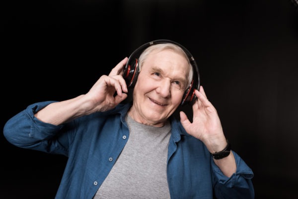 10 Amazing Artists And Bands From The ’50S 3 senior man listening to bands from the 50s