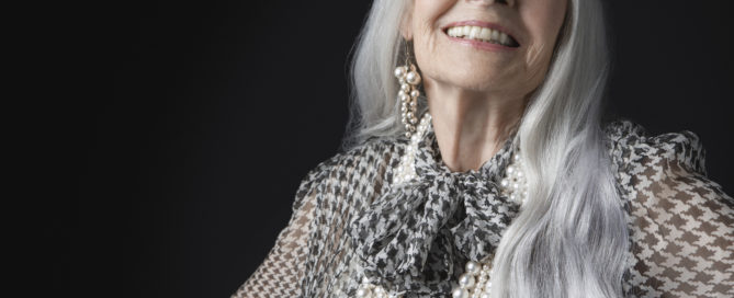 How To Make White Or Silver Hair Look Amazing 5 silver haired older woman